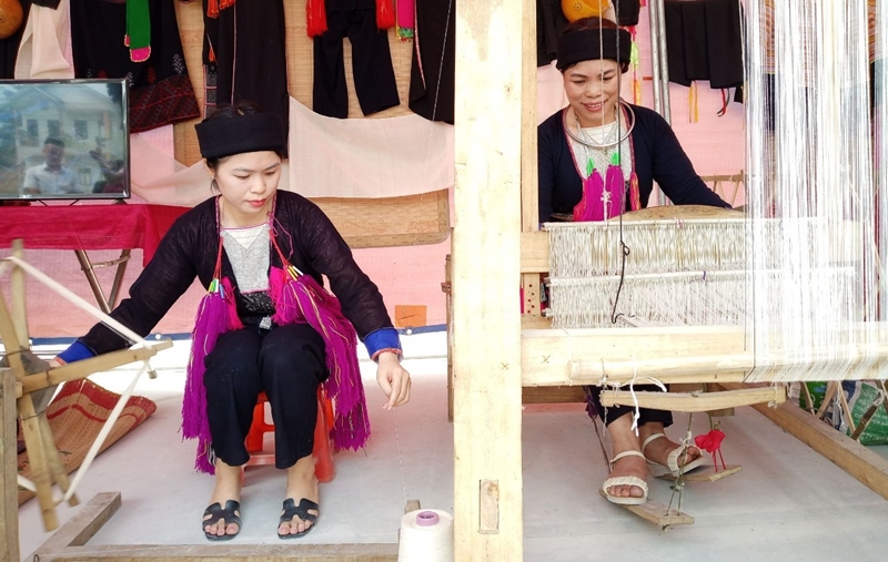 Традиционное ремесло изготовления парчи у народности Яо