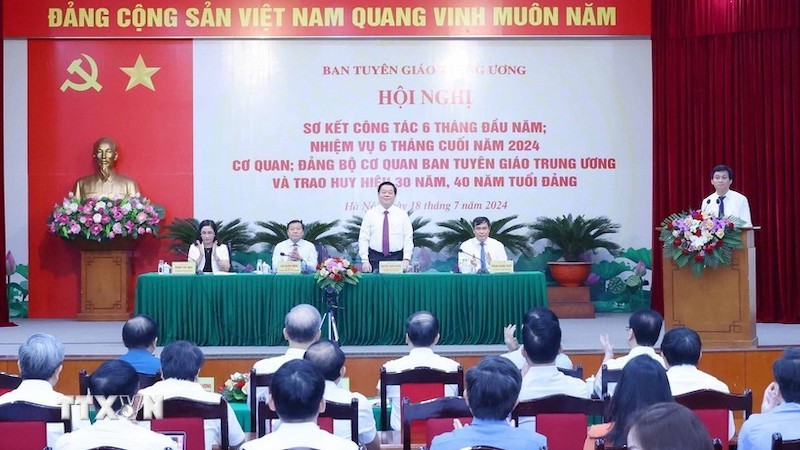 Обновление работы по консультированию по партийному строительству с точки зрения политики, идеологии, нравственности