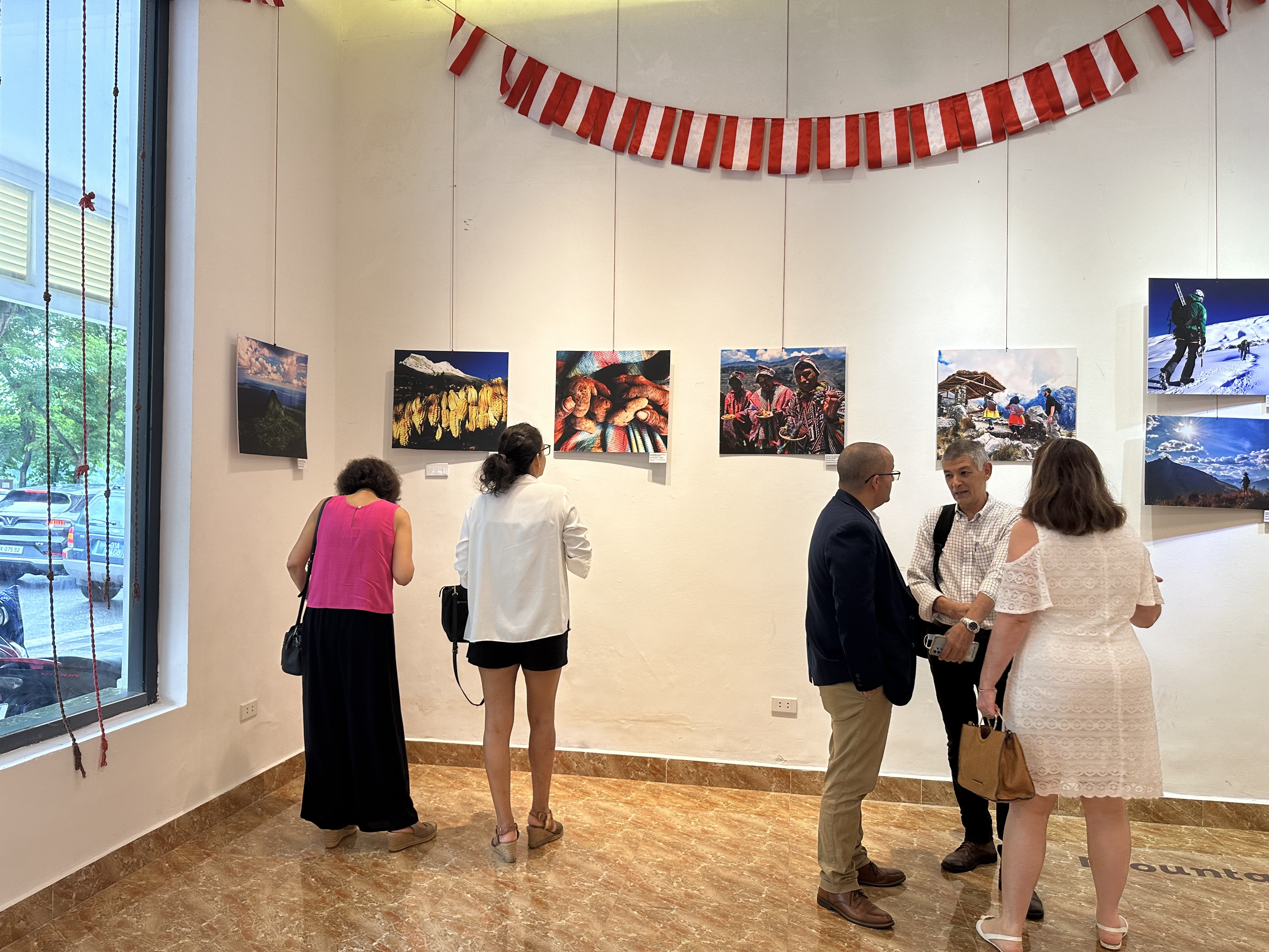 Фотовыставка знакомит с природной красотой Перу