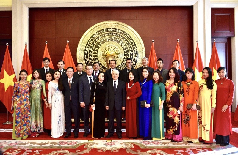 Вьетнамцы в Китае скорбят по Генеральному секретарю ЦК КПВ Нгуен Фу Чонгу