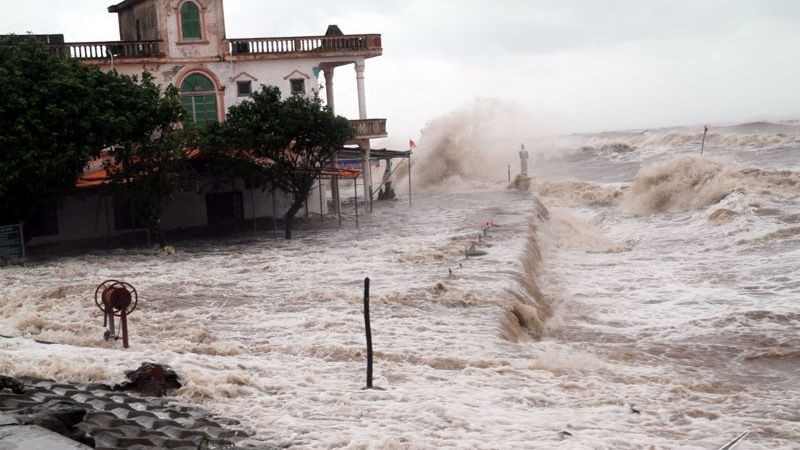 Премьер-министр Вьетнама поручил сосредоточить усилия на реагировании на тайфун №2 и наводнения