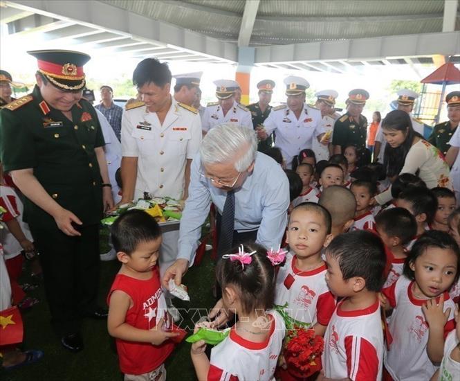 Исследователи подтвердили, что генсек ЦК КПВ Нгуен Фу Чонг внёс огромный вклад в счастье вьетнамского народа