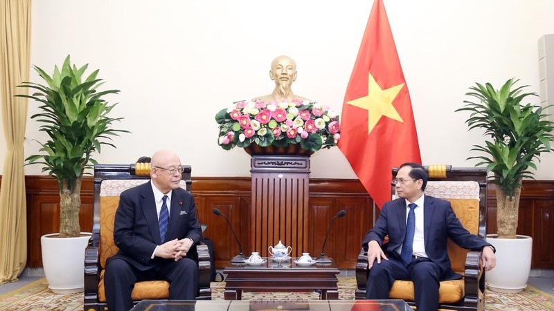 Министр Буй Тхань Шон принял специального советника Альянса парламентариев японско-вьетнамской дружбы