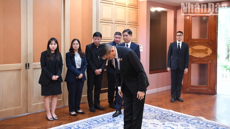 Генеральный секретарь ЦК КПВ Нгуен Фу Чонг играл важную роль в укреплении тесных отношений между Таиландом и Вьетнамом