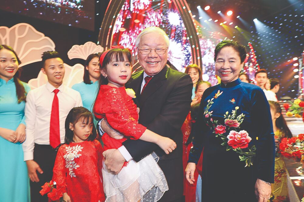 Трогательные фотографии Генерального секретаря Нгуен Фу Чонга