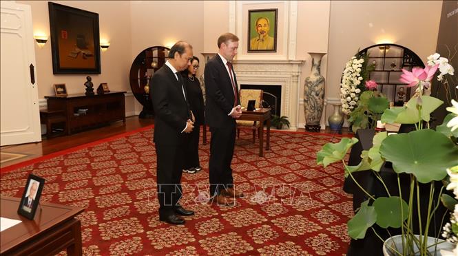 Церемония прощания c генсеком ЦК КПВ Нгуен Фу Чонг в посольстве Вьетнама в США