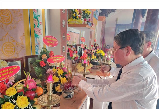 Вице-спикер парламента Нгуен Дык Хай навестил людей, имеющих заслуги перед Отечеством в провинции Куангнам