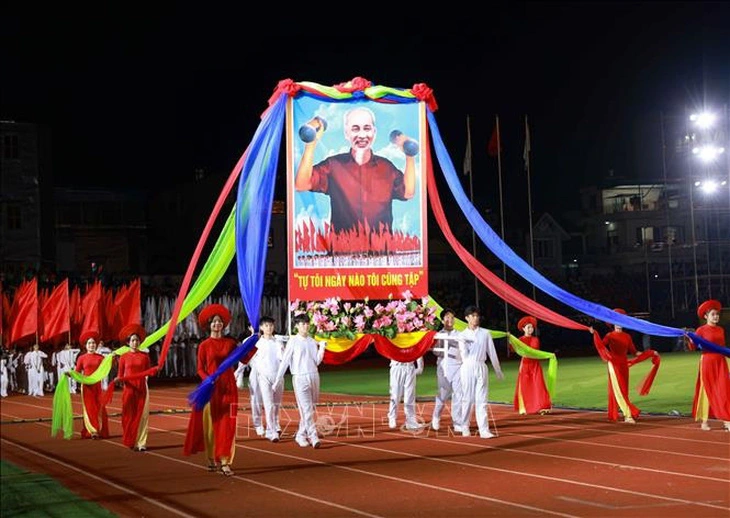 Церемония открытия крупнейших 10-х Национальных спортивных игр Фу Донг