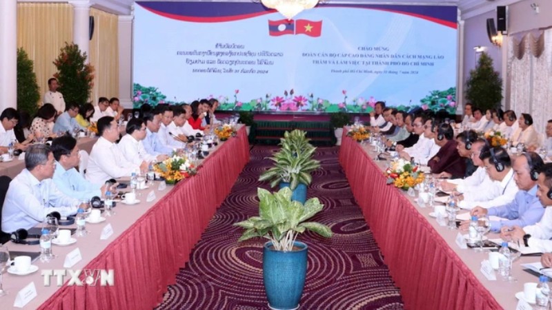 Руководитель г Хошимина принял делегацию высокопоставленных должностных лиц НРПЛ