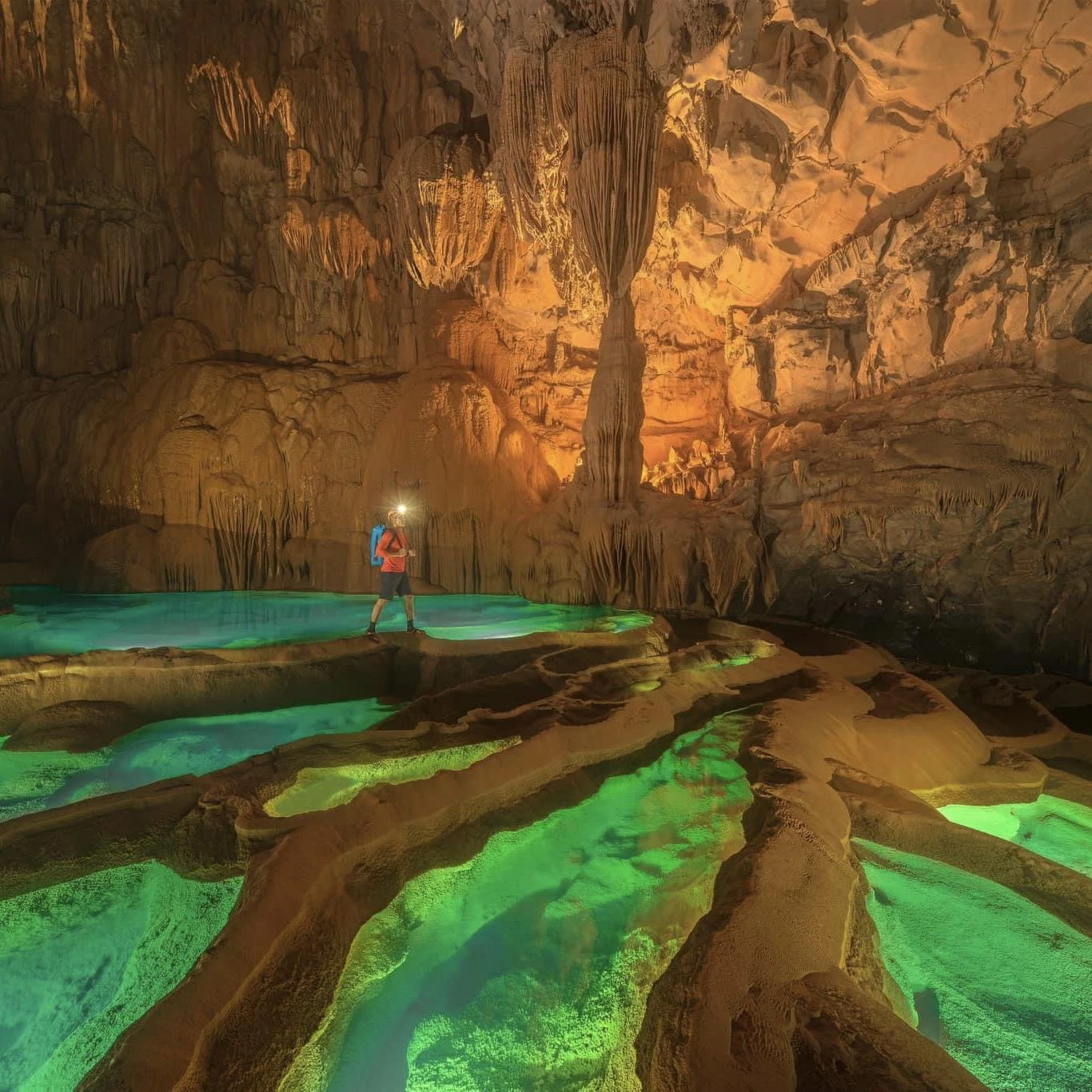 Открытие невероятной системы пещер в Куангбине