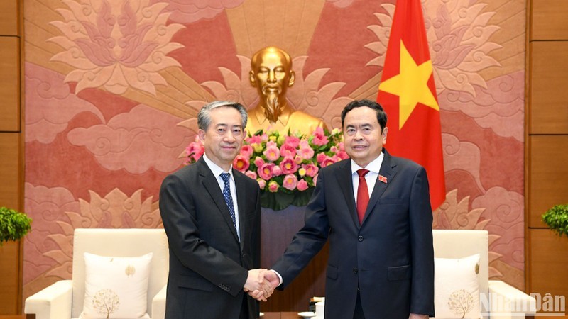 Председатель НС Чан Тхань Ман принял послов Китая и Южной Кореи во Вьетнаме