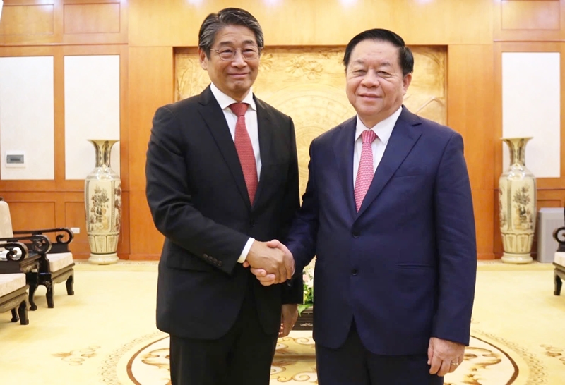 Заведущий Отделом политического воспитания и пропаганды ЦК КПВ принял послов Индии и Японии во Вьетнаме