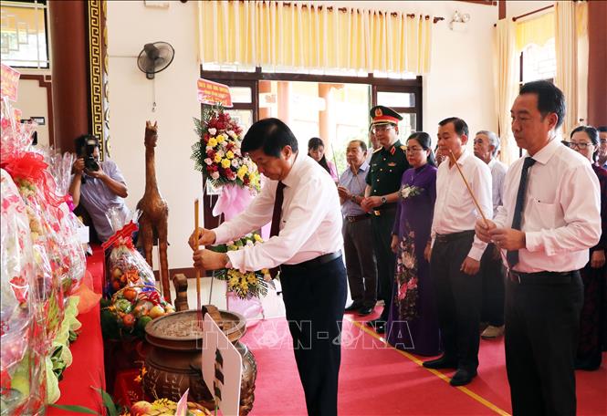 Воскурение благовоний в честь 27-й годовщины смерти профессора, академика Чан Дай Нгиа