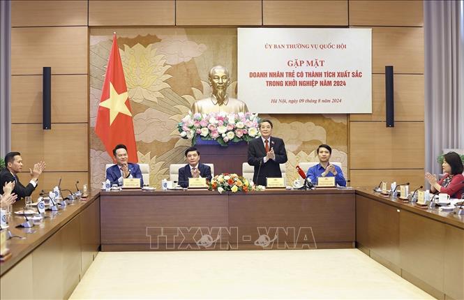 Заместитель председателя Национального собрания Нгуен Дык Хай провёл встречу с лучшими молодыми бизнесменами