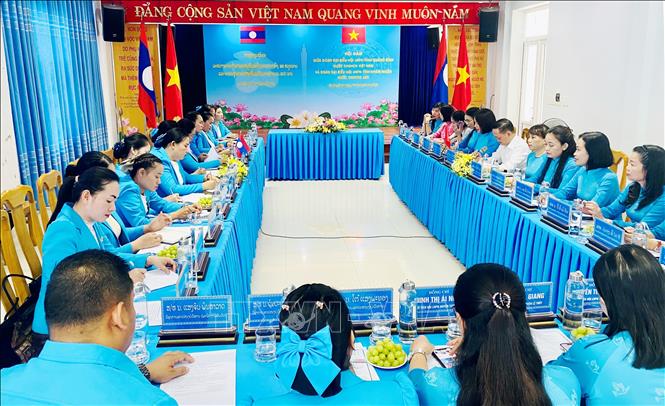 Укрепление дружбы и сотрудничества между союзами женщин двух провинций Вьетнама и Лаоса