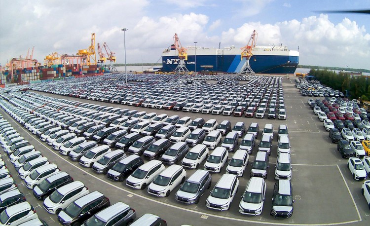 Число импортируемых Вьетнамом автомобилей достигло рекордного уровня