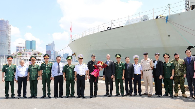 Фрегат королевских военно-морских сил Канады «Монреаль» находится с дружественным визитом во Вьетнаме