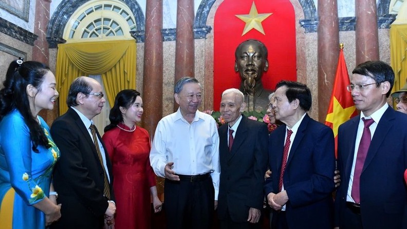 Генеральный секретарь ЦК КПВ, Президент То Лам встретился с бывшими помощниками Президента Хо Ши Мина