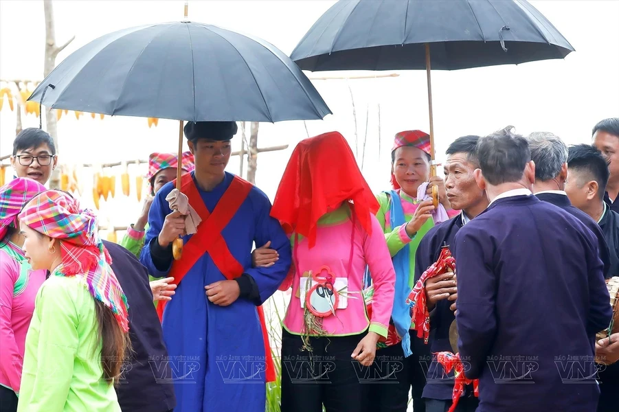 Церемония шествия невесты народности Жай