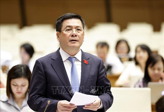 Министр промышленности и торговли предложил решения по предотвращению и борьбе с контрабандой и поддельной продукцией