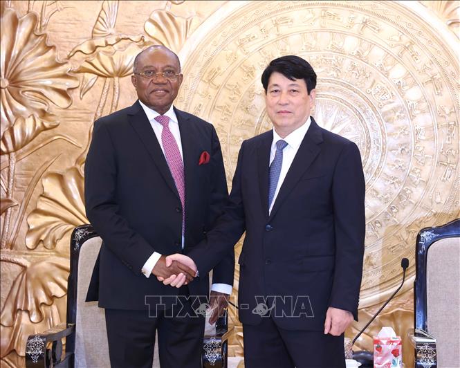 Высокопоставленные руководители Компартии Вьетнама приняли делегацию правящей Партии​“Народное движение за освобождение Анголы”