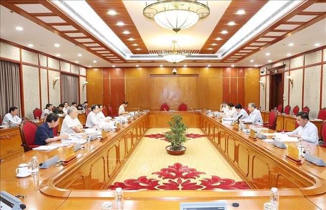 В плане развития г Хошимина нужно четко показать его особо важную роль и позицию