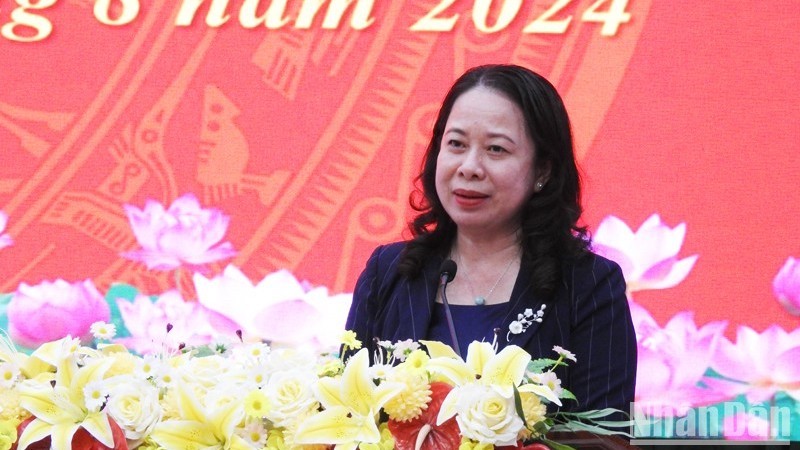 Вице-президент Во Тхи Ань Суан посетила кадровых работников и бойцов полиции провинции Ниньтхуан