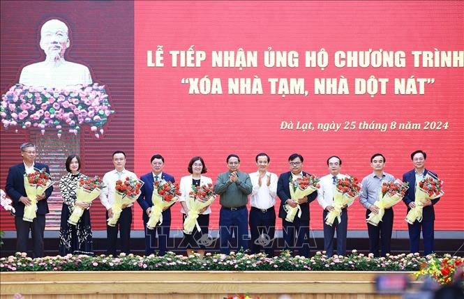 Премьер-министр Вьетнама принял участие в церемонии получения поддержки для программы «Ликвидация временных и ветхих домов» в провинции Ламдонг