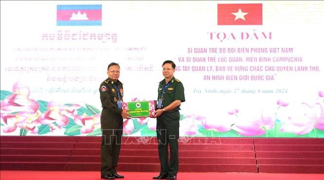 Вьетнам и Камбоджа объединяются, чтобы построить границы мирным и дружественным образом в духе сотрудничества и развития