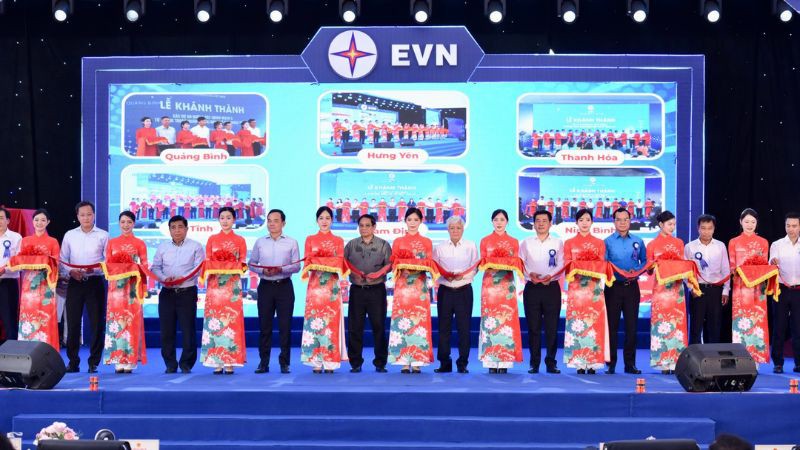 Премьер-министр Фам Минь Тьинь принял участие в церемонии открытия линии электропередачи 500 кВ Куангчать-Фоной