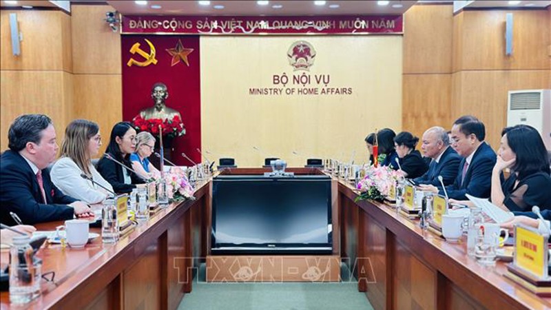 Замминистра внутренних дел Ву Тьиен Тханг принял и о заместителя помощника госсекретаря США