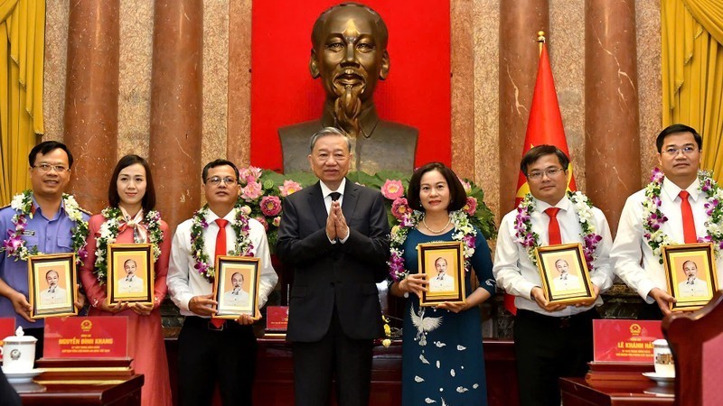 Создание отряда квалифицированных, авторитетных кадровых работников и государственных служащих