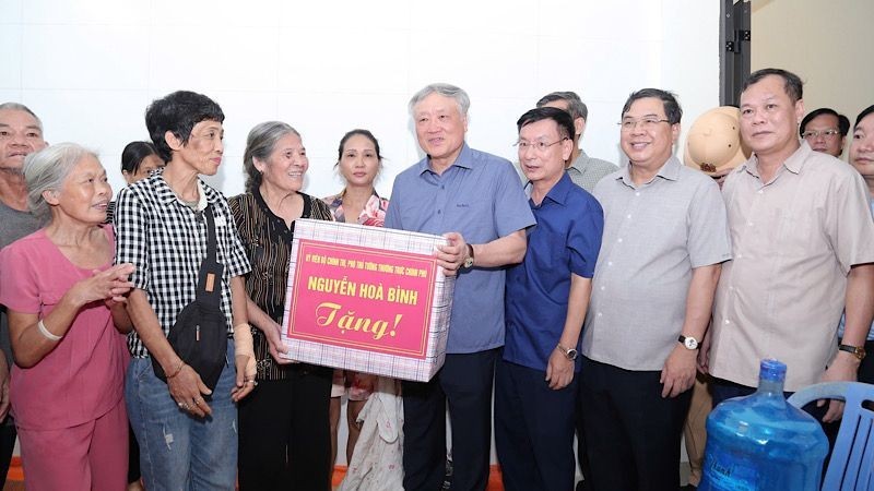 Руководители Партии и Государства проверили работу по преодолению последствий тайфуна №3