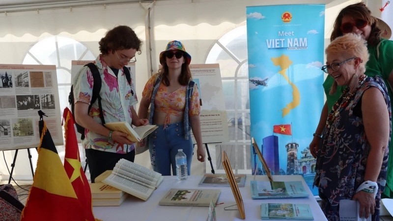Книга покойного Генерального секретаря ЦК КПВ Нгуен Фу Чонга вызвала особый интерес у бельгийской общественности