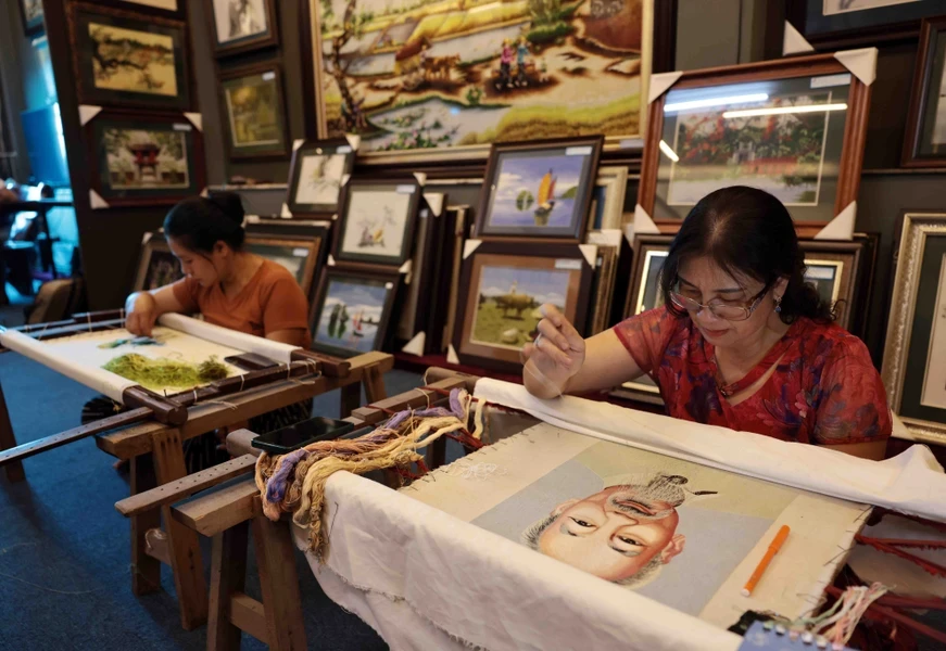 Квинтэссенция традиционной ручной вышивки в общине Тханглой уезд Тхыонгтин, Ханой