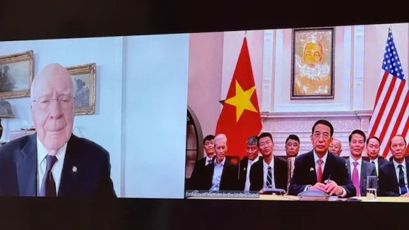 Генерал армии Фан Ван Жанг провел телефонный разговор с сенатором США Патриком Лихи