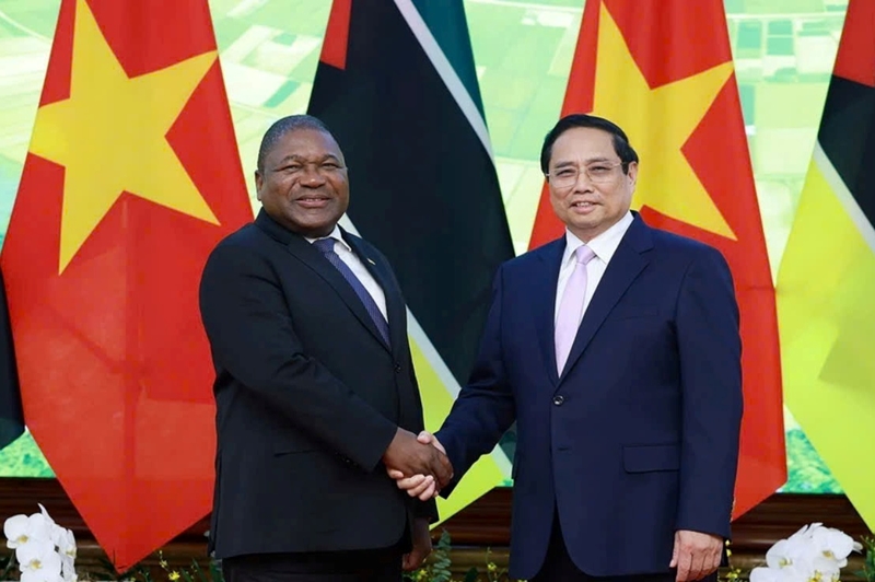 Премьер-министр Фам Минь Тинь нанёс визит президенту Мозамбика Филипе Жасинто Ньюси