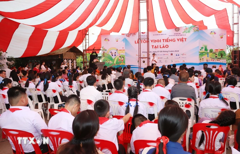 Церемония чествования вьетнамского языка в Лаосе