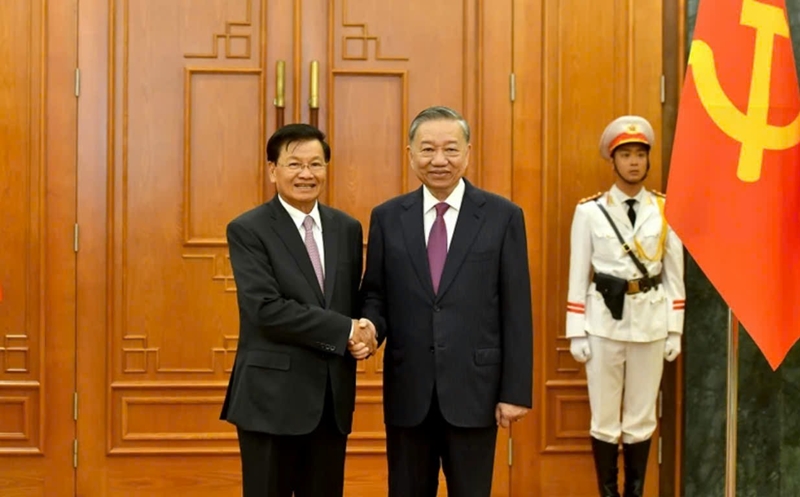 Вьетнам и Лаос полны решимости укрепить двусторонние отношения