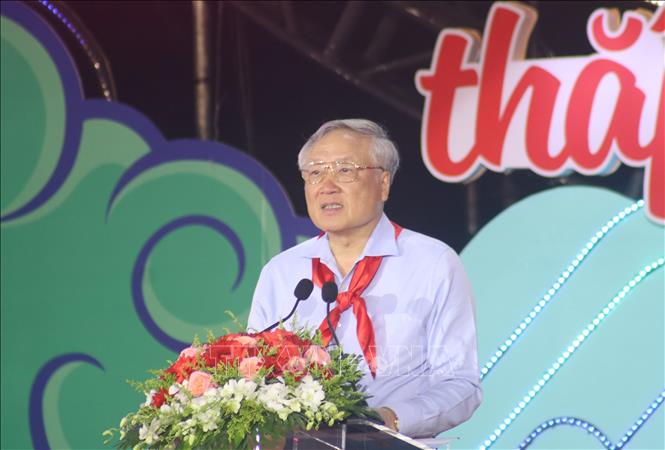 Постоянный вице-премьер Нгуен Хоа Бинь принял участие в празднике середины осени