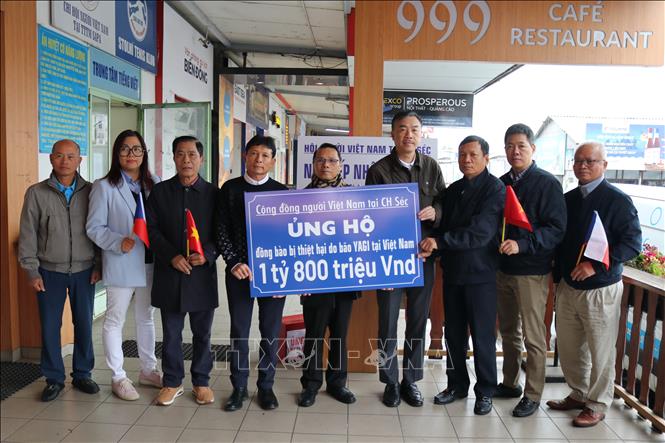 Вьетнамская община в Чехии оказывает помощь соотечественникам, пострадавшим от тайфуна и наводнений