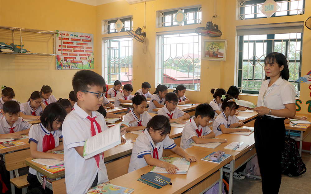 Дети в затопленных районах возвращаются в школу