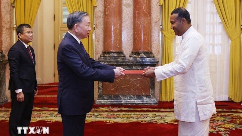 Генеральный секретарь ЦК КПВ, Президент То Лам принял послов стран, вручивших ему верительные грамоты