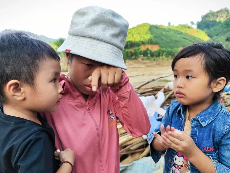 В Лаокай, пострадавшей от тайфуна, доставлены грузы с гуманитарной помощью