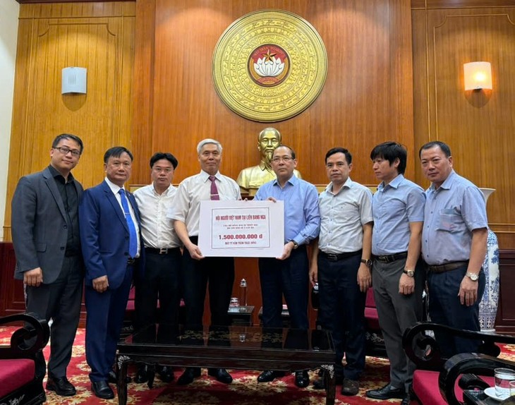 Вьетнамцы в РФ сделали пожертвования в помощь пострадавшим от тайфуна «Яги»