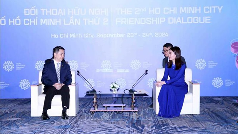 Г Хошимин продолжает содействовать сотрудничеству с г Чунцин Китай