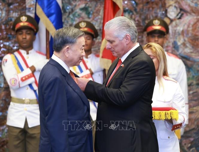 Куба наградила орденом «Хосе Марти» Генерального секретаря ЦК КПВ, Президента То Лама