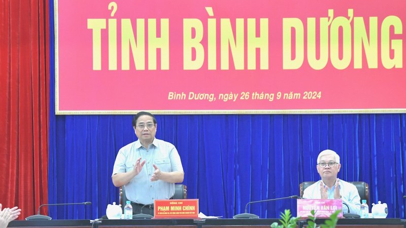 Премьер-министр Фам Минь Тинь провел рабочее заседание с Постоянным бюро парткома провинции Биньзыонг