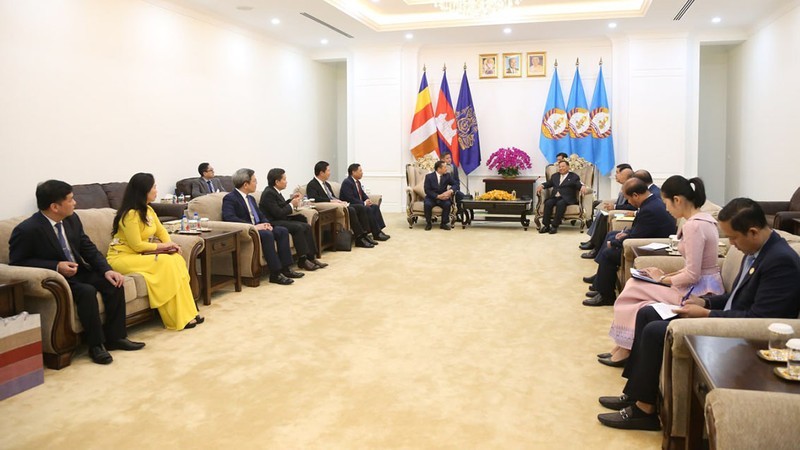 Делегация Отдела ЦК КПВ по пропаганде и политическому воспитанию находится в Камбодже с рабочим визитом