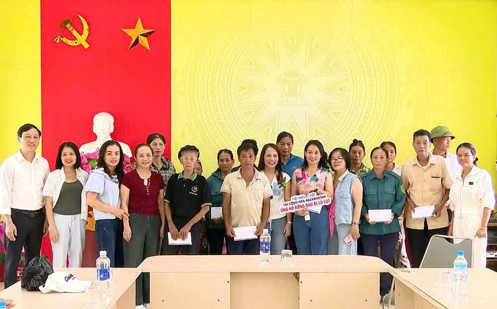 Вьетнамцы в Казахстане делают пожертвования для поддержки соотечественников на Родине в преодолении последствий тайфуна Яги